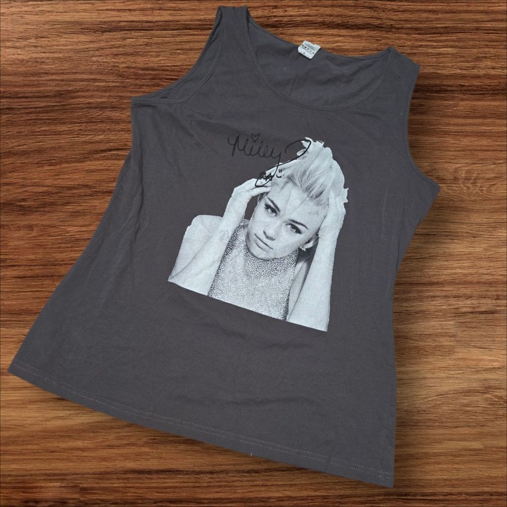 C Brand Gray Graphic Miley Cyrus Tank Top